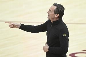 阿特金森：骑士首发将出战明天对阵公牛的季前赛 不过不会打很久