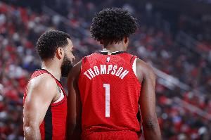 阿门：范弗里特告诉我要努力成为场上指挥官 他是最好的控卫之一