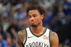 咋就是打不进！克拉克斯顿半场7投仅1中拿到2分 另有6篮板