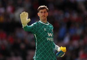 22岁黑猫门将罗夫斯本赛季33次扑救是英超最多，扑救成功率列第2